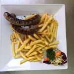 Wildbratwurst mit Pommes Wildbratwurst mit Pommes